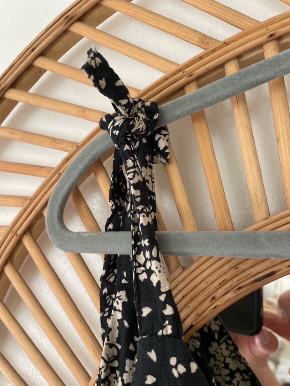 Black Floral V-Neck Wide-Leg Jumpsuit - Picture 3 of 6